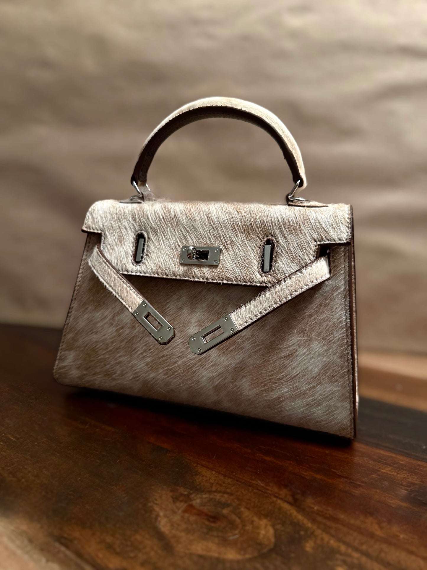 Winter Ash Rare Hide 22CM Mini